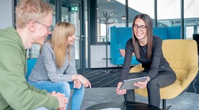 Mitarbeitende der envia THERM bei einer Besprechung Mitarbeitende der envia THERM bei einer Besprechung