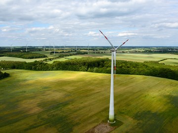 Panoramablick über den Windpark Frehne mit zahlreichen Windkrafträdern Panoramablick über den Windpark Frehne mit zahlreichen Windkrafträdern