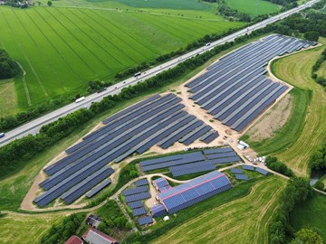 Solarpark Frankenberg Dittersbach Luftaufnahme des Solarparks Frankenberg an der Autobahn A14