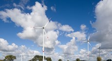 Panoramablick auf den Windpark Mangelsdorf unter Cumuluswolken Panoramablick auf den Windpark Mangelsdorf unter Cumuluswolken